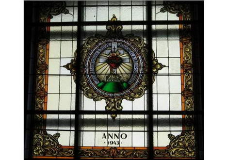 Mezősi Eszter: Palka József által készített Jézus szíve ablak restaurálása, Szentháromság templom